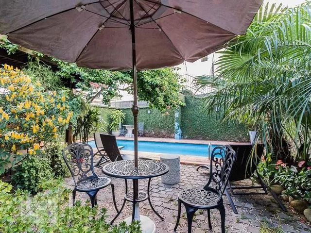 Casa com 370m², 5 dormitórios, 2 suítes, 4 vagas, Jardim Botânico em Porto Alegre