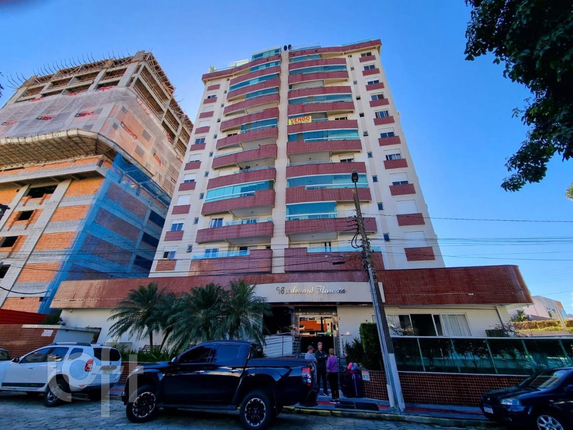 Cobertura duplex no Floresta 03 quartos com suite e terraço.