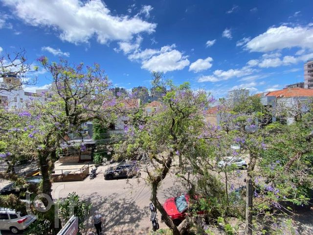 Casa com 329m², 3 dormitórios, 1 suíte, 2 vagas, Rio Branco em Porto Alegre