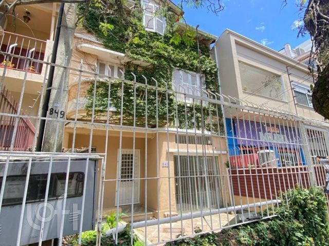 Casa com 329m², 3 dormitórios, 1 suíte, 2 vagas, Rio Branco em Porto Alegre