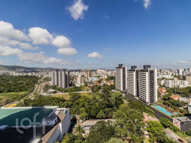 Apartamento com 77m², 2 dormitórios, 2 suítes, 2 vagas, Petrópolis em Porto Alegre
