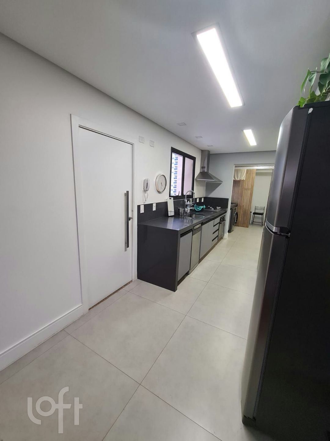 Apartamento à venda com 3 quartos, 156m² - Foto 2