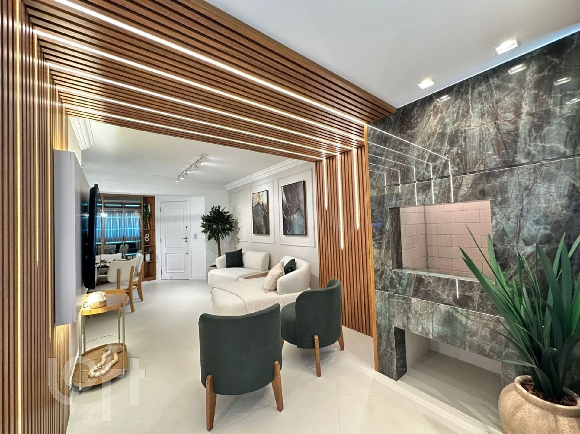 Apartamentos com 100m², 3 quartos, 1 suíte, 2 garagens, no bairro Pioneiros em Balneário Camboriú