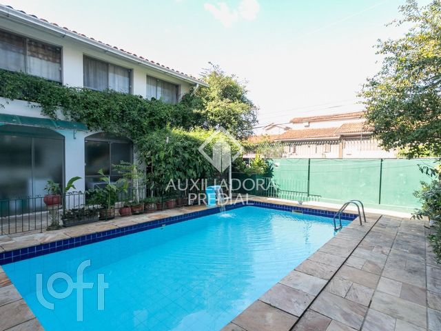 Casa com 241m², 4 dormitórios, 1 suíte, Três Figueiras em Porto Alegre