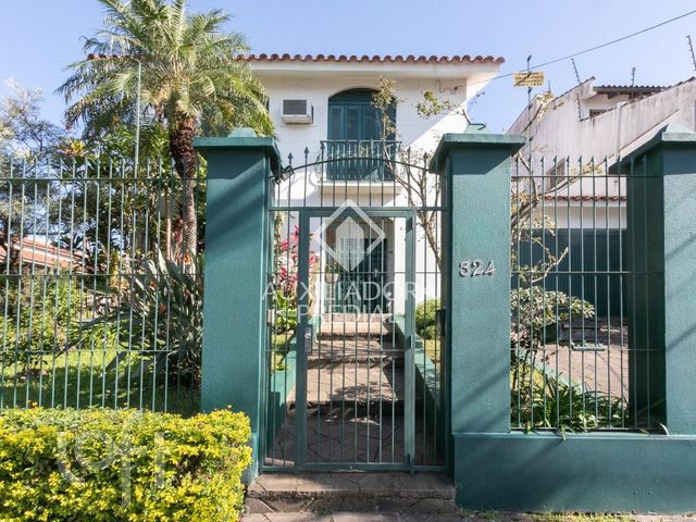 Casa com 241m², 4 dormitórios, 1 suíte, Três Figueiras em Porto Alegre
