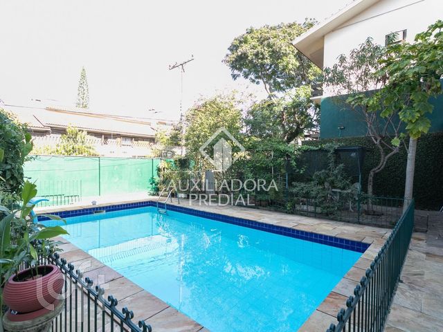 Casa com 241m², 4 dormitórios, 1 suíte, Três Figueiras em Porto Alegre