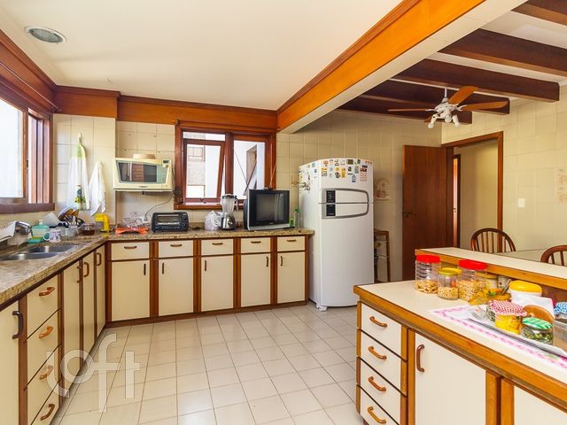 Apartamento com 161m², 3 dormitórios, 1 suíte, 1 vaga, Menino Deus em Porto Alegre