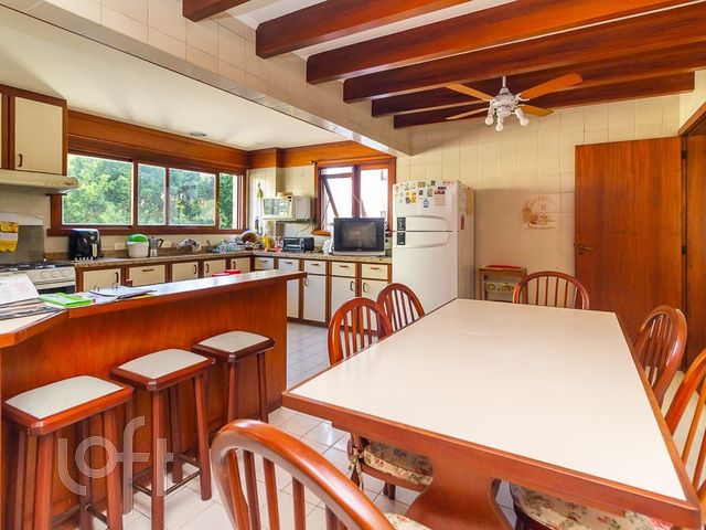 Apartamento com 161m², 3 dormitórios, 1 suíte, 1 vaga, Menino Deus em Porto Alegre