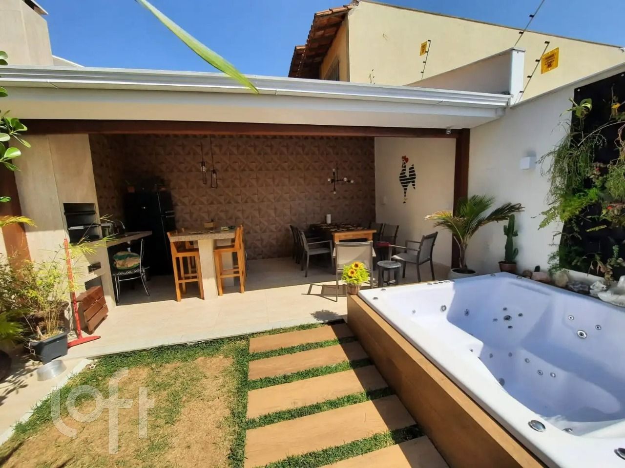 Casa à venda com 3 quartos, 199m² - Foto 1