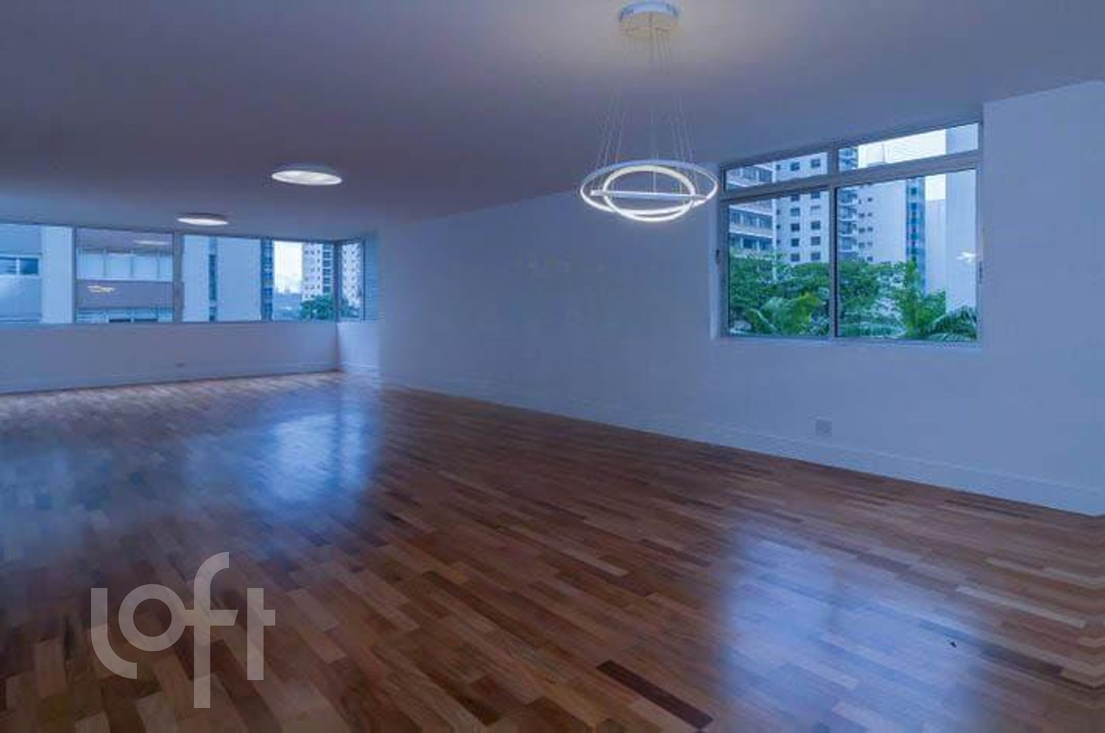 Apartamento à venda com 3 quartos, 270m² - Foto 1