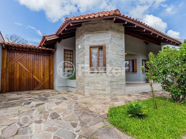Casa com 360m², 3 dormitórios, 1 suíte, 2 vagas, Chácara das Pedras em Porto Alegre