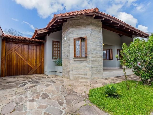 Casa com 360m², 3 dormitórios, 1 suíte, 2 vagas, Chácara das Pedras em Porto Alegre