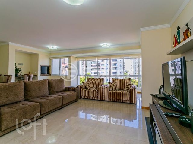 Apartamento com 145m², 3 dormitórios, 1 suíte, 2 vagas, Petrópolis em Porto Alegre