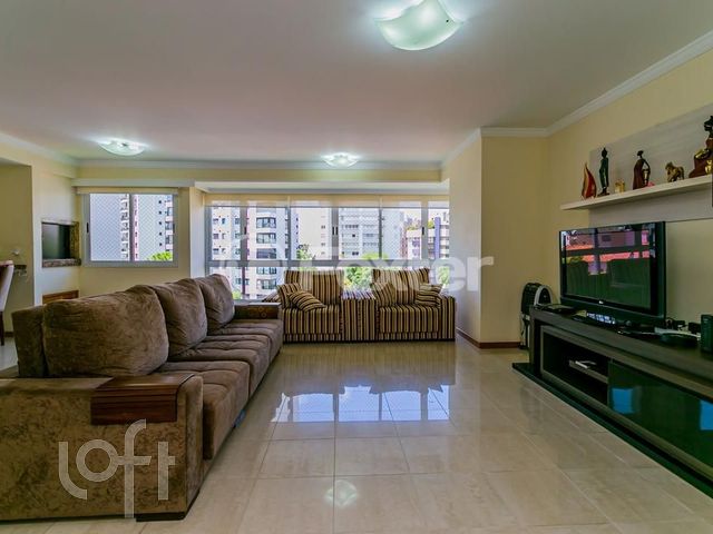 Apartamento com 145m², 3 dormitórios, 1 suíte, 2 vagas, Petrópolis em Porto Alegre
