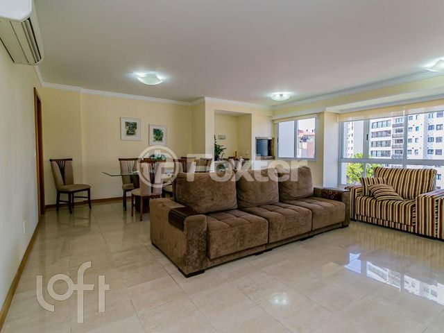 Apartamento com 145m², 3 dormitórios, 1 suíte, 2 vagas, Petrópolis em Porto Alegre