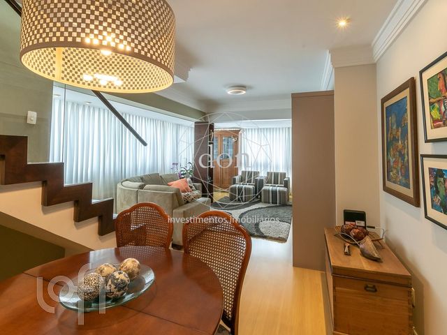 Apartamento com 226m², 3 dormitórios, 1 suíte, 3 vagas, Petrópolis em Porto Alegre