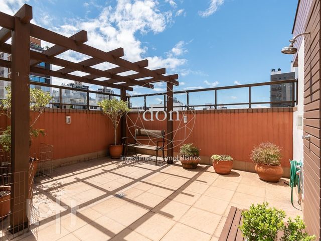 Apartamento com 226m², 3 dormitórios, 1 suíte, 3 vagas, Petrópolis em Porto Alegre