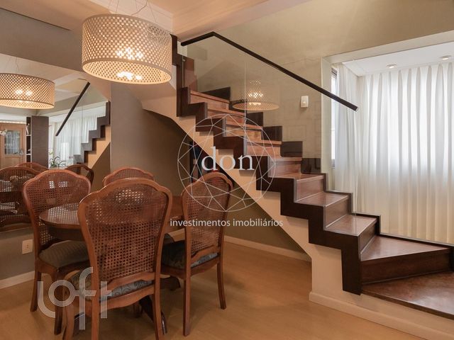 Apartamento com 226m², 3 dormitórios, 1 suíte, 3 vagas, Petrópolis em Porto Alegre