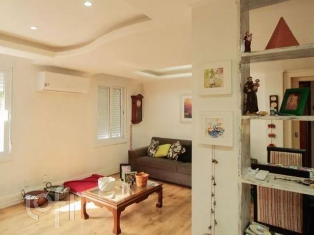 Apartamento com 96m², 3 dormitórios, 1 suíte, 1 vaga, Petrópolis em Porto Alegre