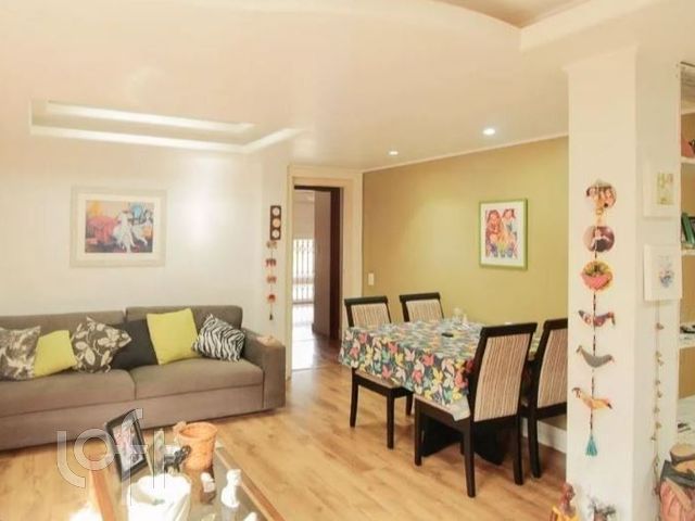 Apartamento com 96m², 3 dormitórios, 1 suíte, 1 vaga, Petrópolis em Porto Alegre