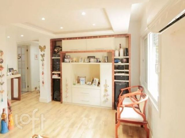 Apartamento com 96m², 3 dormitórios, 1 suíte, 1 vaga, Petrópolis em Porto Alegre