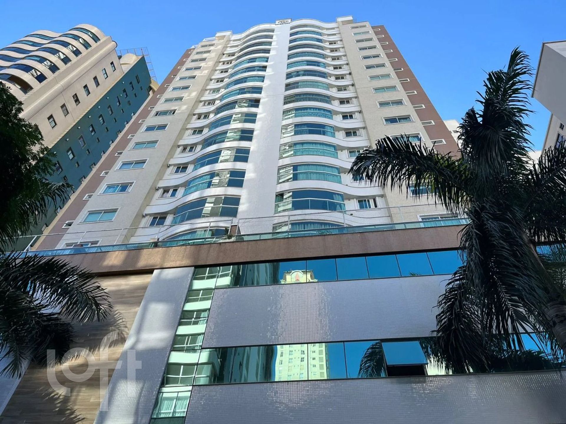 Apartamentos com 129m², 3 quartos, 3 suítes, 2 garagens, no bairro Centro em Balneário Camboriú