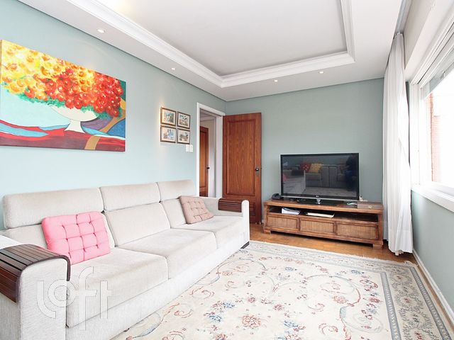 Casa com 387m², 5 dormitórios, 1 suíte, 6 vagas, Três Figueiras em Porto Alegre