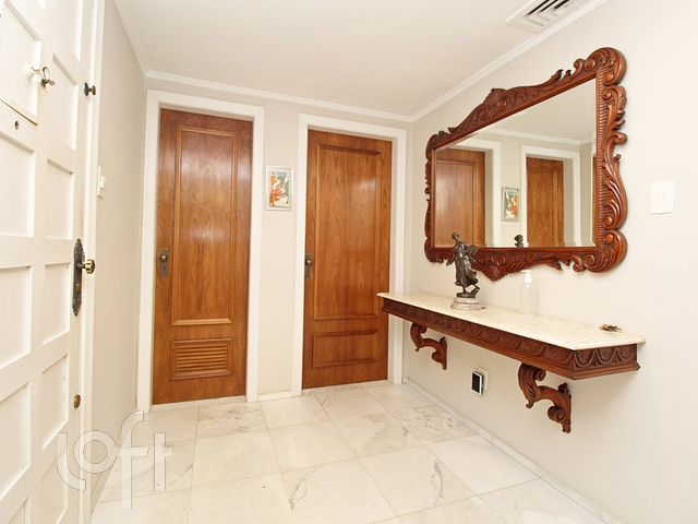 Casa com 387m², 5 dormitórios, 1 suíte, 6 vagas, Três Figueiras em Porto Alegre