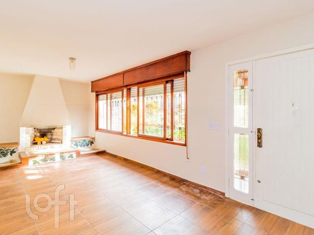 Casa com 162m², 4 dormitórios, 1 suíte, 3 vagas, Vila Ipiranga em Porto Alegre