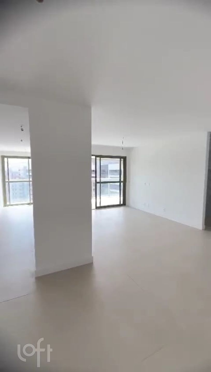 Apartamento à venda com 3 quartos, 121m² - Foto 2