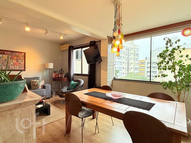 Apartamento com 77m², 2 dormitórios, 1 suíte, 2 vagas, Bela Vista em Porto Alegre