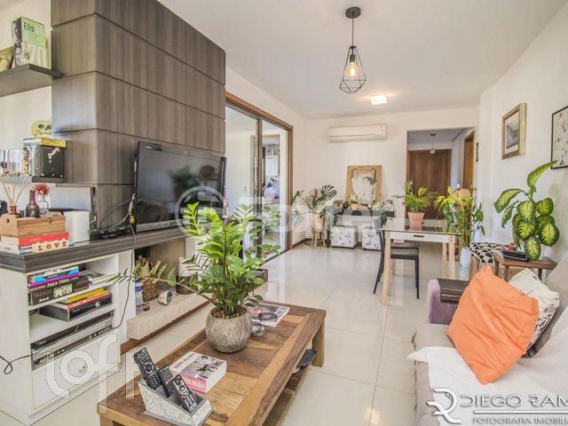 Apartamento com 118m², 3 dormitórios, 1 suíte, 2 vagas, Petrópolis em Porto Alegre