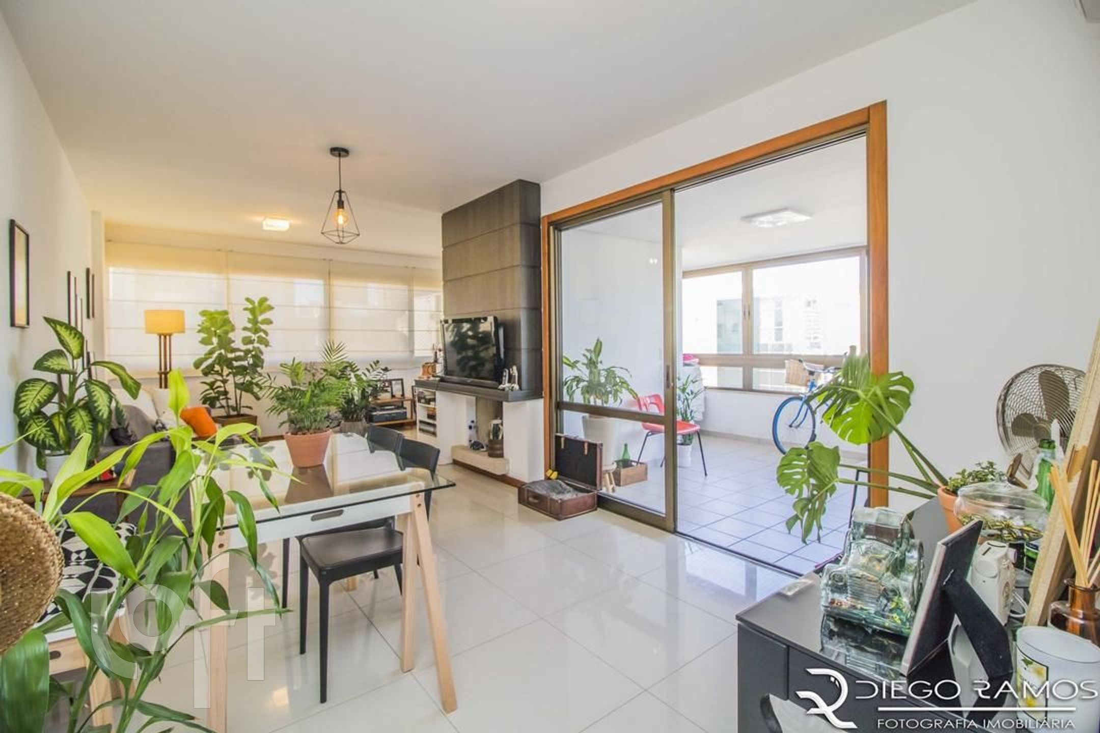 Apartamento com 118m², 3 dormitórios, 1 suíte, 2 vagas, Petrópolis em Porto Alegre