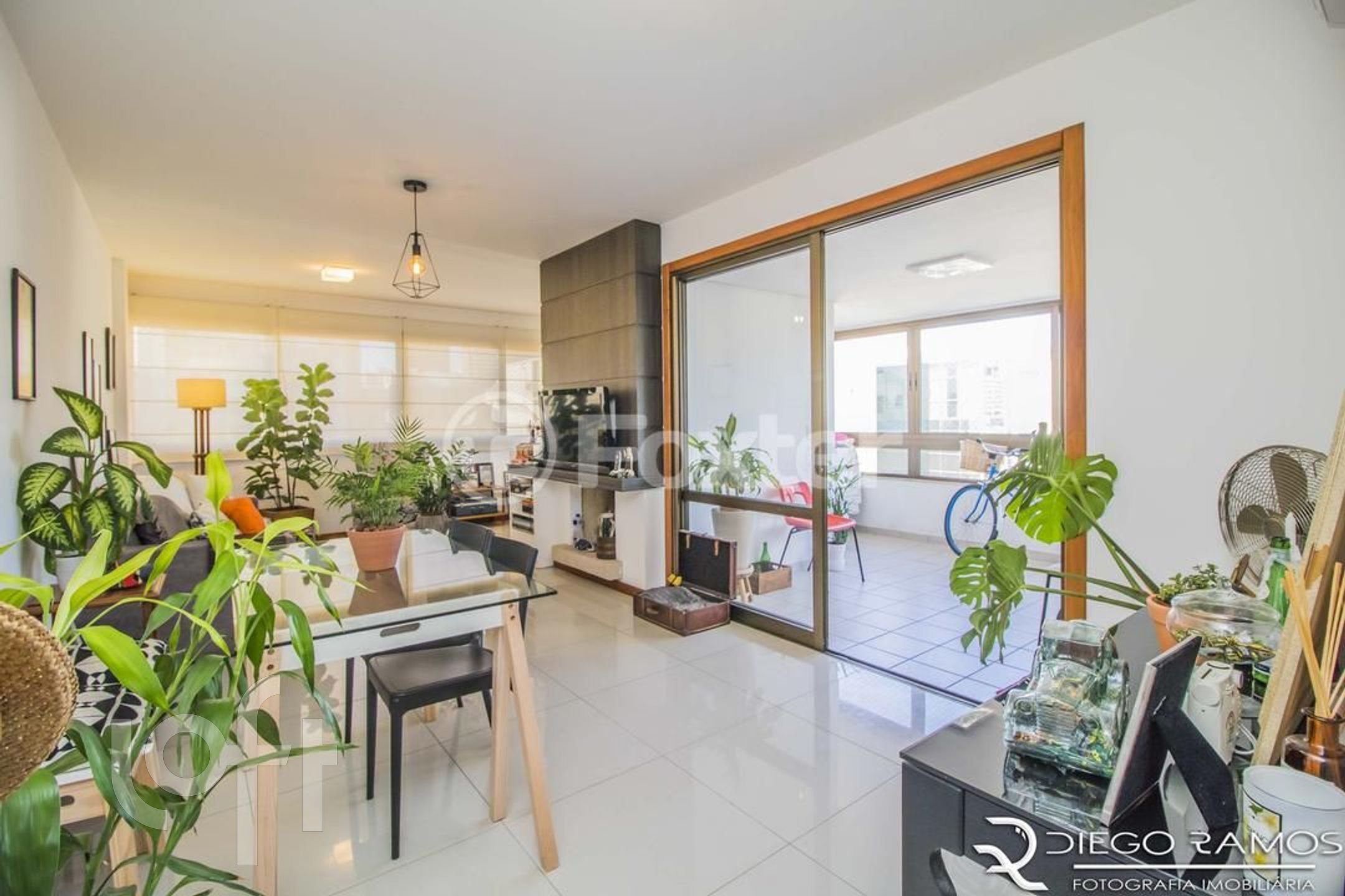 Apartamento com 118m², 3 dormitórios, 1 suíte, 2 vagas, Petrópolis em Porto Alegre