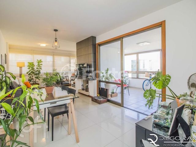 Apartamento com 118m², 3 dormitórios, 1 suíte, 2 vagas, Petrópolis em Porto Alegre