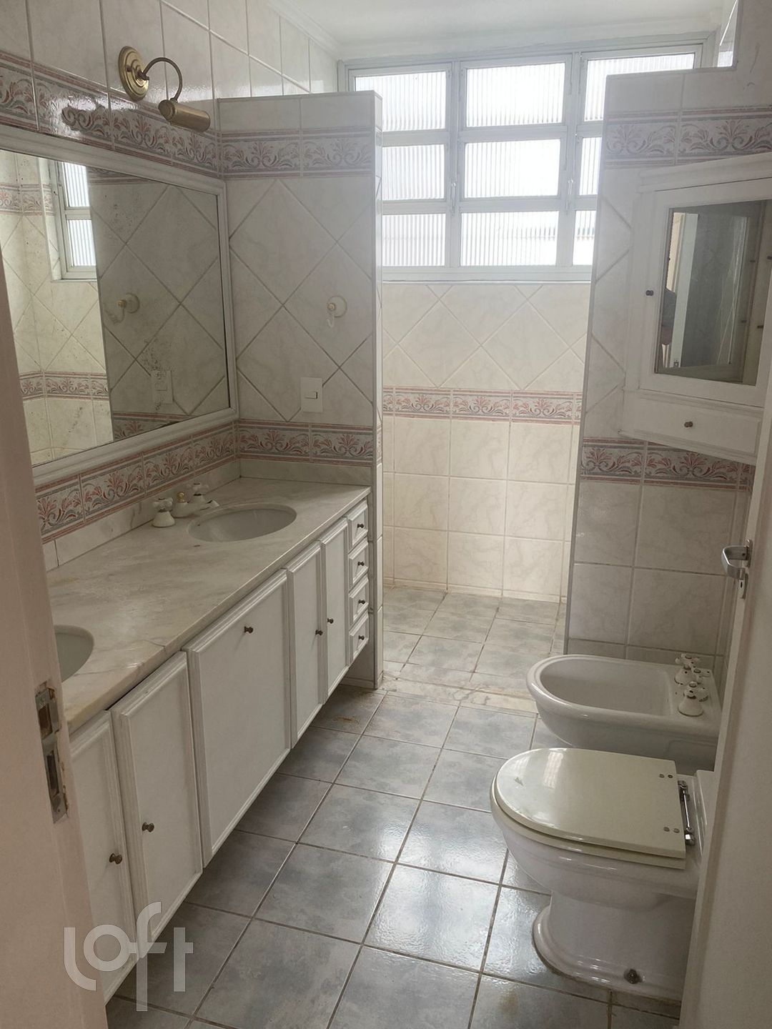 Apartamento à venda com 3 quartos, 150m² - Foto 3