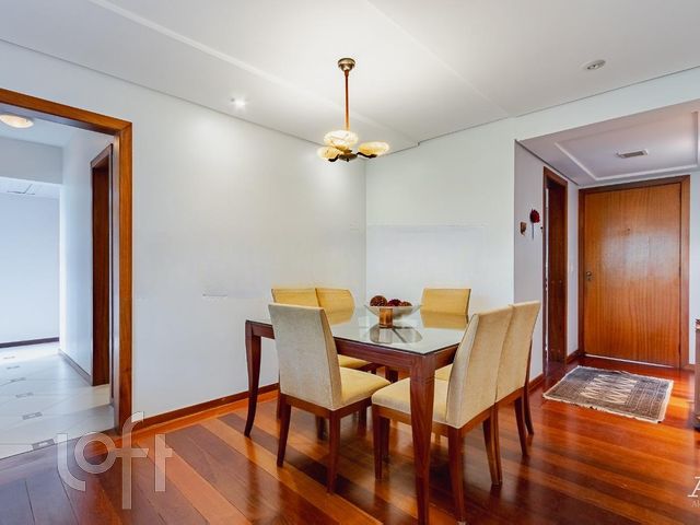 Apartamento com 91m², 3 dormitórios, 1 suíte, 1 vaga, Petrópolis em Porto Alegre