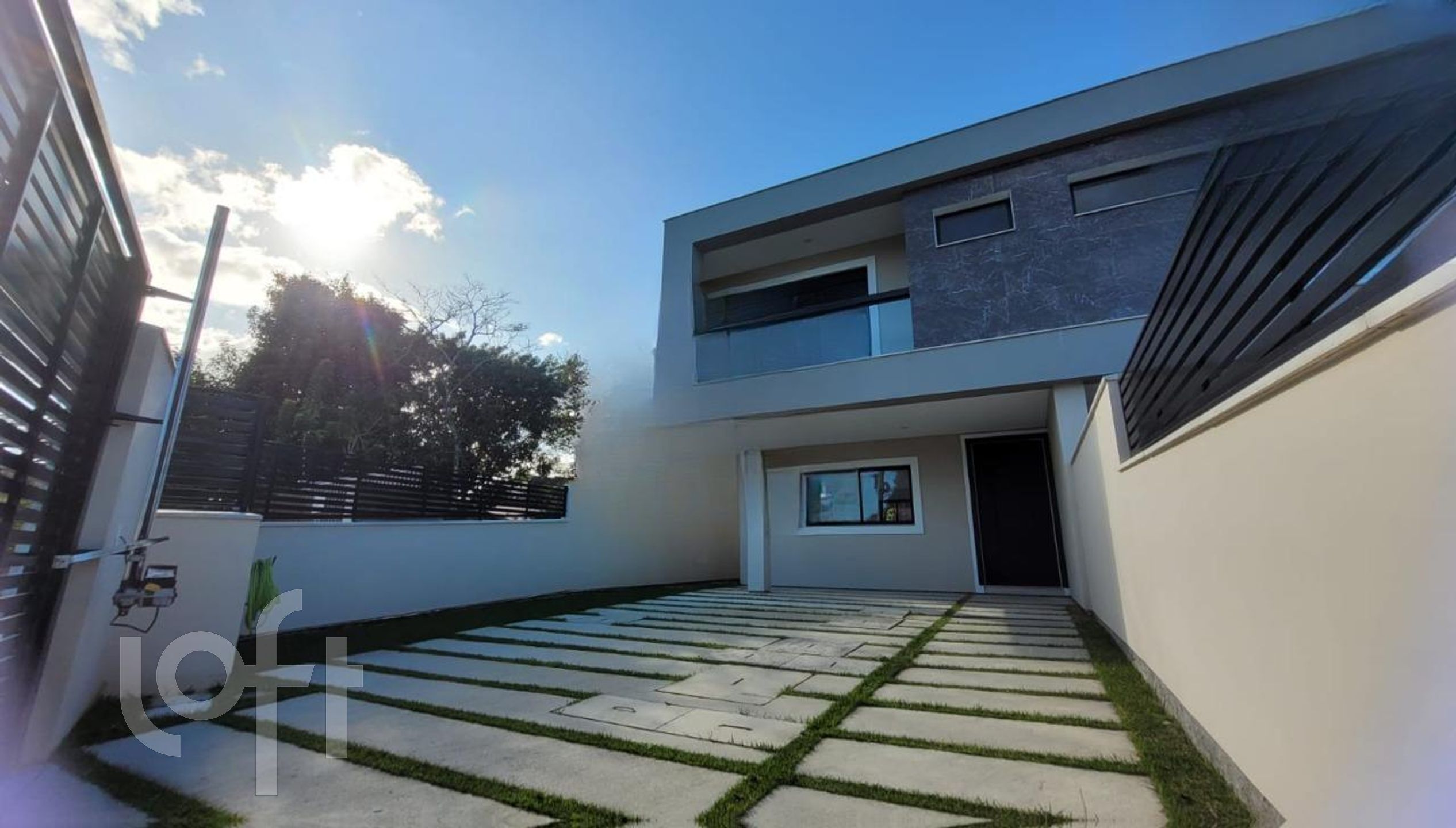 Casa Residencial com 100m², 3 quartos, 1 suíte, 2 garagens, no bairro Campeche Leste em Florianópolis