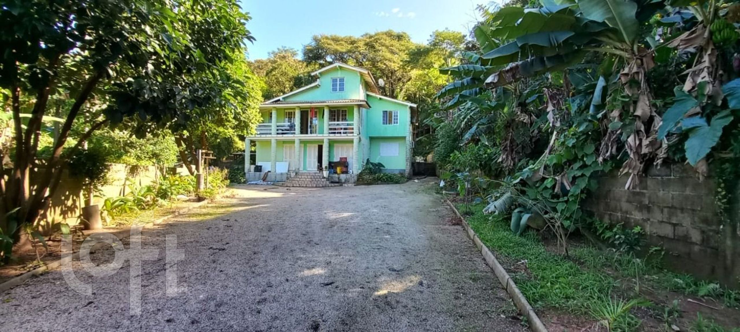 Casa Residencial com 360m², 4 quartos, 3 suítes, 2 garagens, no bairro Pântano do Sul em Florianópolis