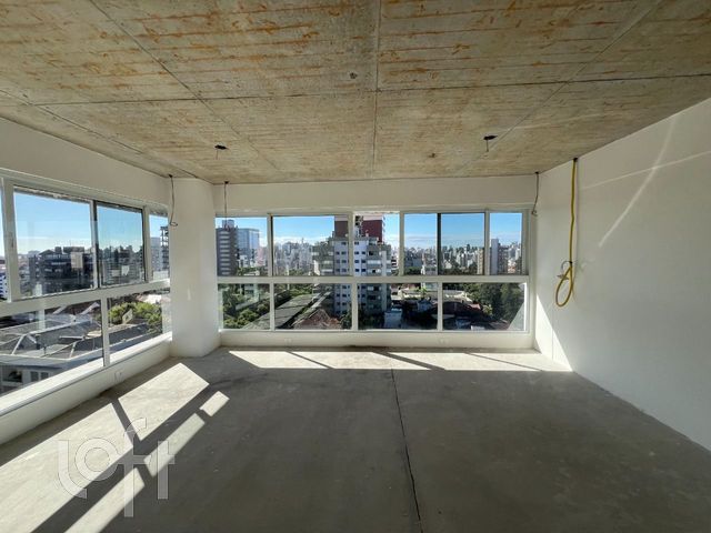 Apartamento com 130m², 3 dormitórios, 1 suíte, 2 vagas, Petrópolis em Porto Alegre