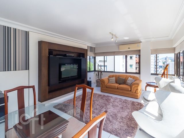 Apartamento com 101m², 3 dormitórios, 1 suíte, 2 vagas, Bela Vista em Porto Alegre