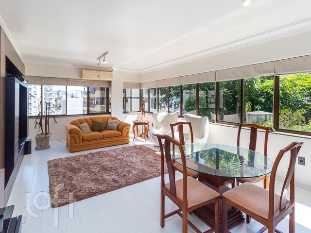 Apartamento com 101m², 3 dormitórios, 1 suíte, 2 vagas, Bela Vista em Porto Alegre