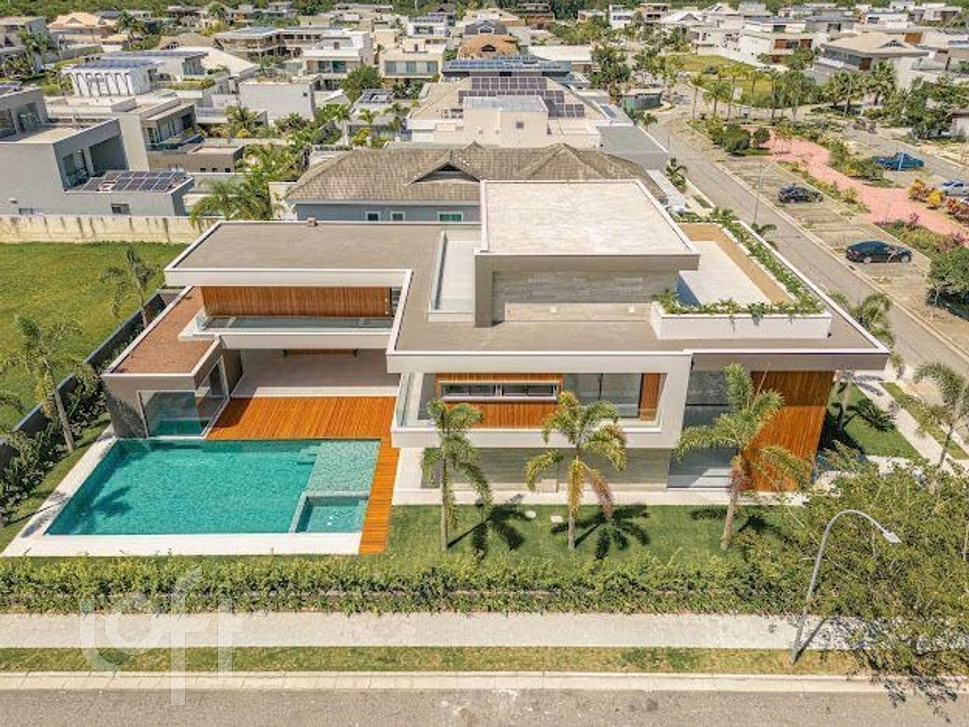 Casa à venda com 5 quartos, 1100m² - Foto 1