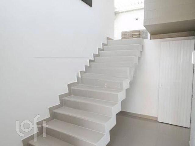 Casa com 305m², 2 dormitórios, 2 suítes, 4 vagas, Três Figueiras em Porto Alegre