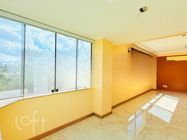Apartamento com 91m², 3 dormitórios, 1 suíte, 2 vagas, Petrópolis em Porto Alegre
