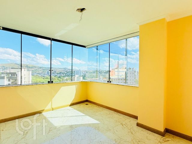Apartamento com 91m², 3 dormitórios, 1 suíte, 2 vagas, Petrópolis em Porto Alegre