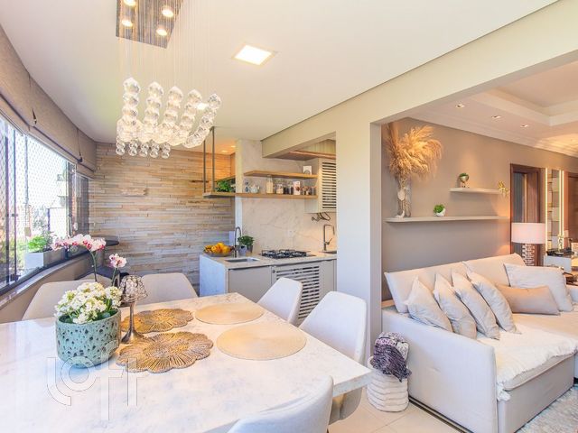 Apartamento com 90m², 3 dormitórios, 1 suíte, 2 vagas, Petrópolis em Porto Alegre