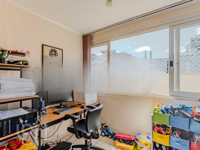 Apartamento com 84m², 3 dormitórios, 1 suíte, 1 vaga, Menino Deus em Porto Alegre