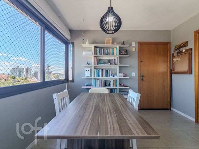 Apartamento com 96m², 3 dormitórios, 1 suíte, 2 vagas, Higienópolis em Porto Alegre