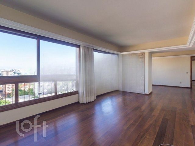 Apartamento com 138m², 3 dormitórios, 1 suíte, 2 vagas, Petrópolis em Porto Alegre